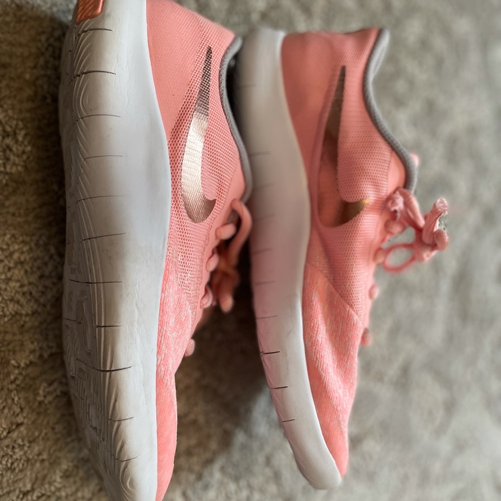 Pink Nike shoes - Picture 2 of 5